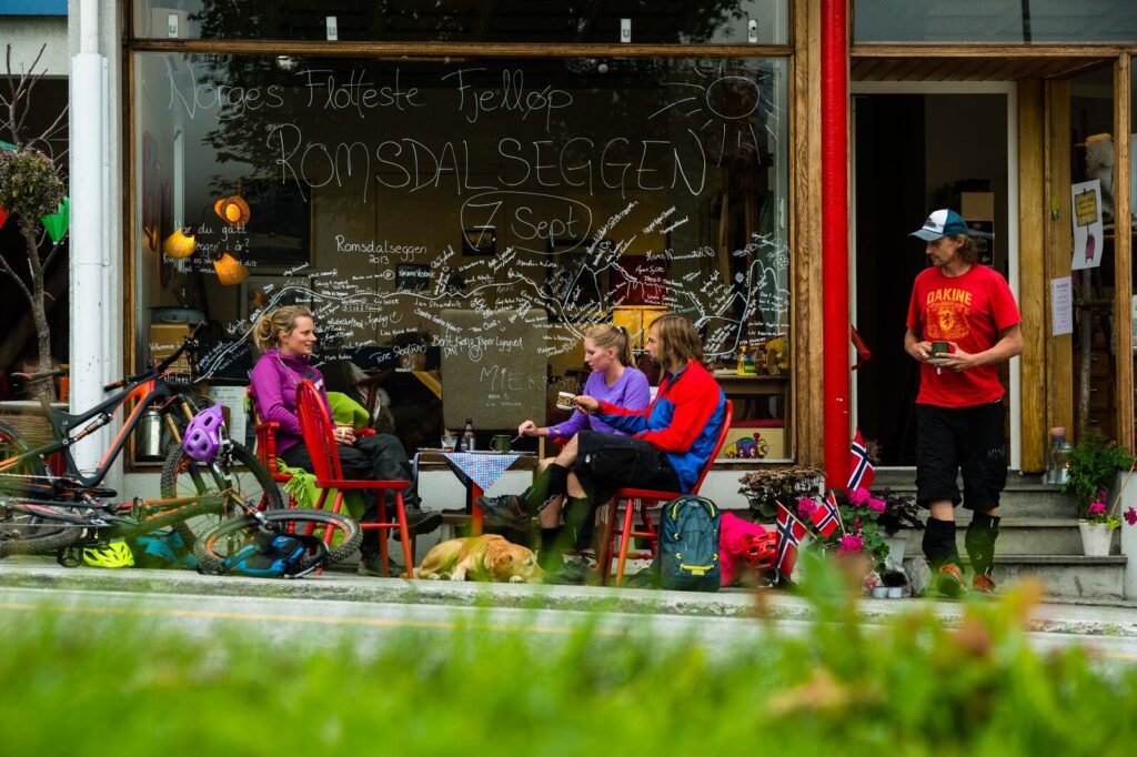 large-Break at a Cafe Åndalsnes-Mattias Fredriksson – VisitNorway.com